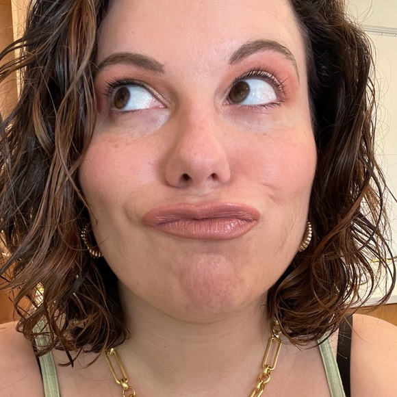 Meet your Posher, Whitney - Picture 1 of 1